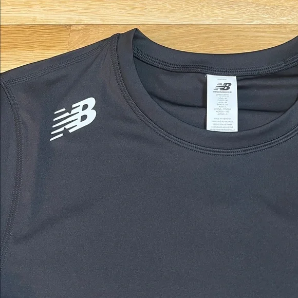 New Balance Black Long Sleeve Base Layer/Compression Tee, Moisture Wicking, Sz M - Picture 3 of 8